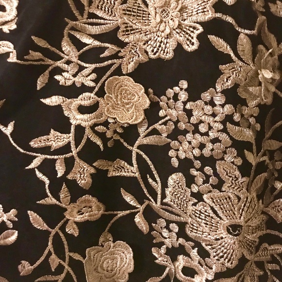 Gold/black embroidered sleeveless top - Picture 3 of 5